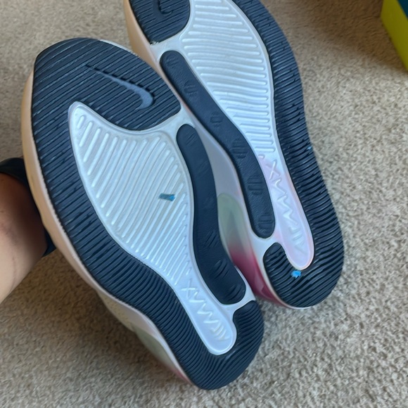 Nike women’s shoes . - Picture 3 of 4